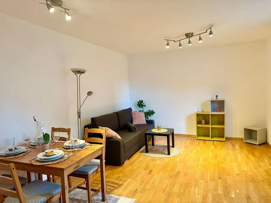 Happy Home Near Airport With Free Parking Schwechat Apartament