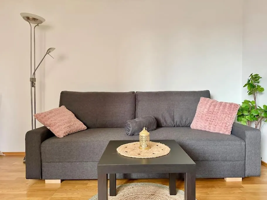 Happy Home Near Airport With Free Parking Schwechat Apartament